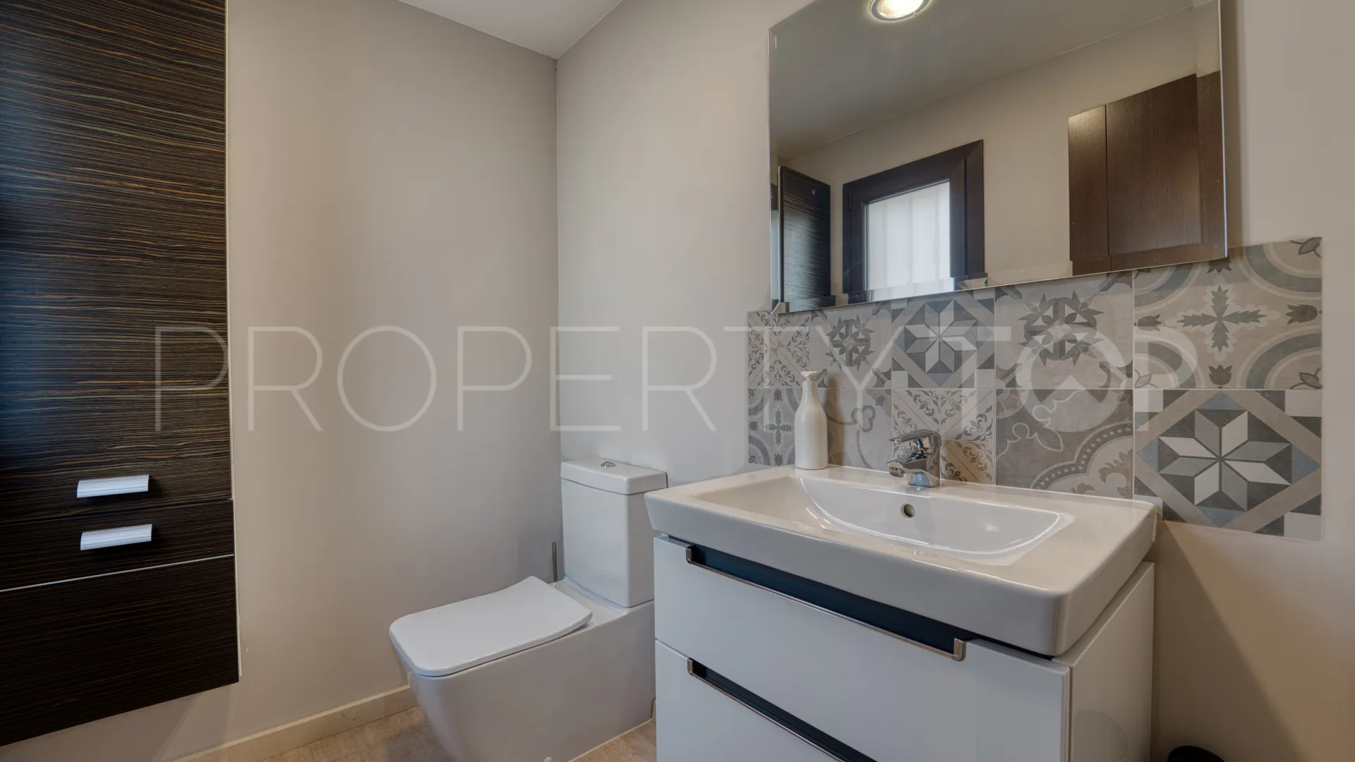For sale house in Guadalmina Alta with 5 bedrooms