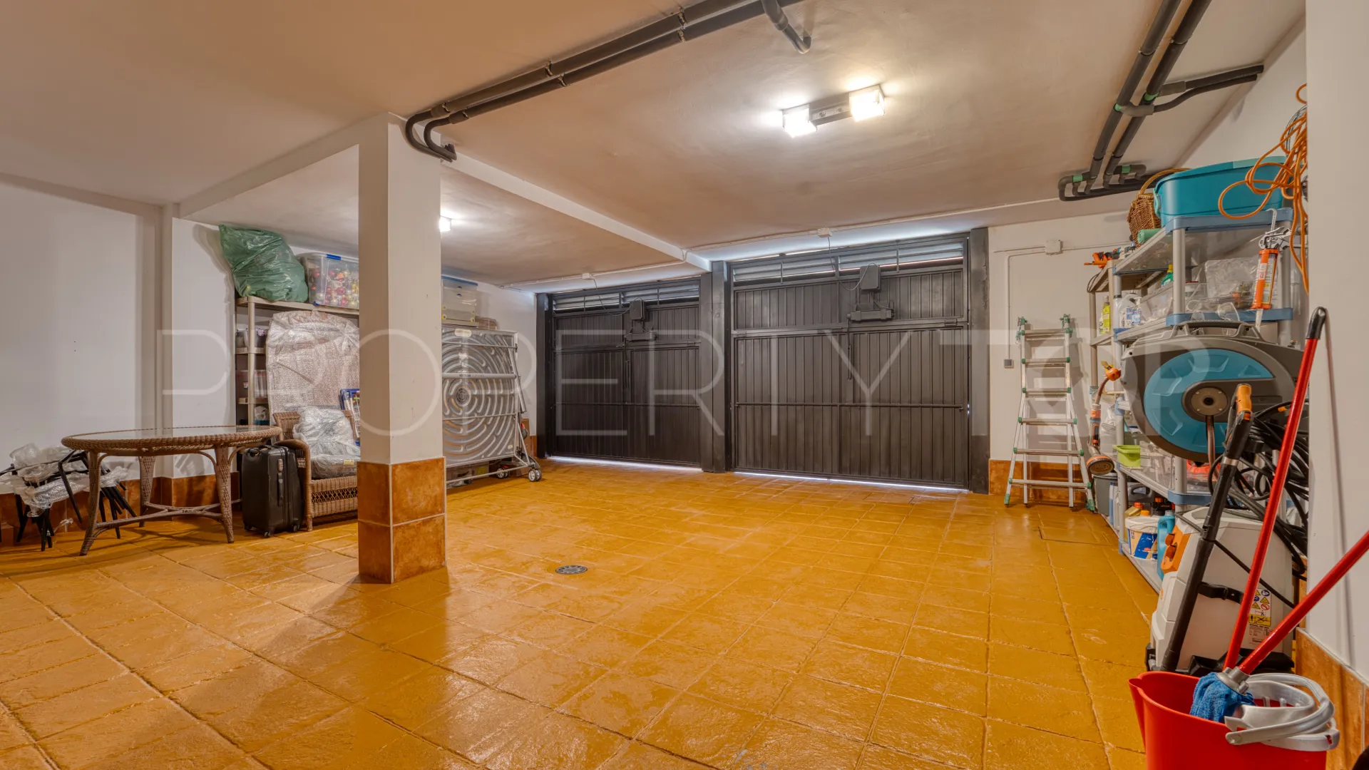 For sale house in Guadalmina Alta with 5 bedrooms