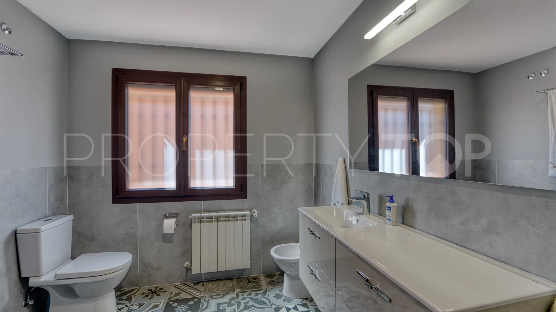 For sale house in Guadalmina Alta with 5 bedrooms