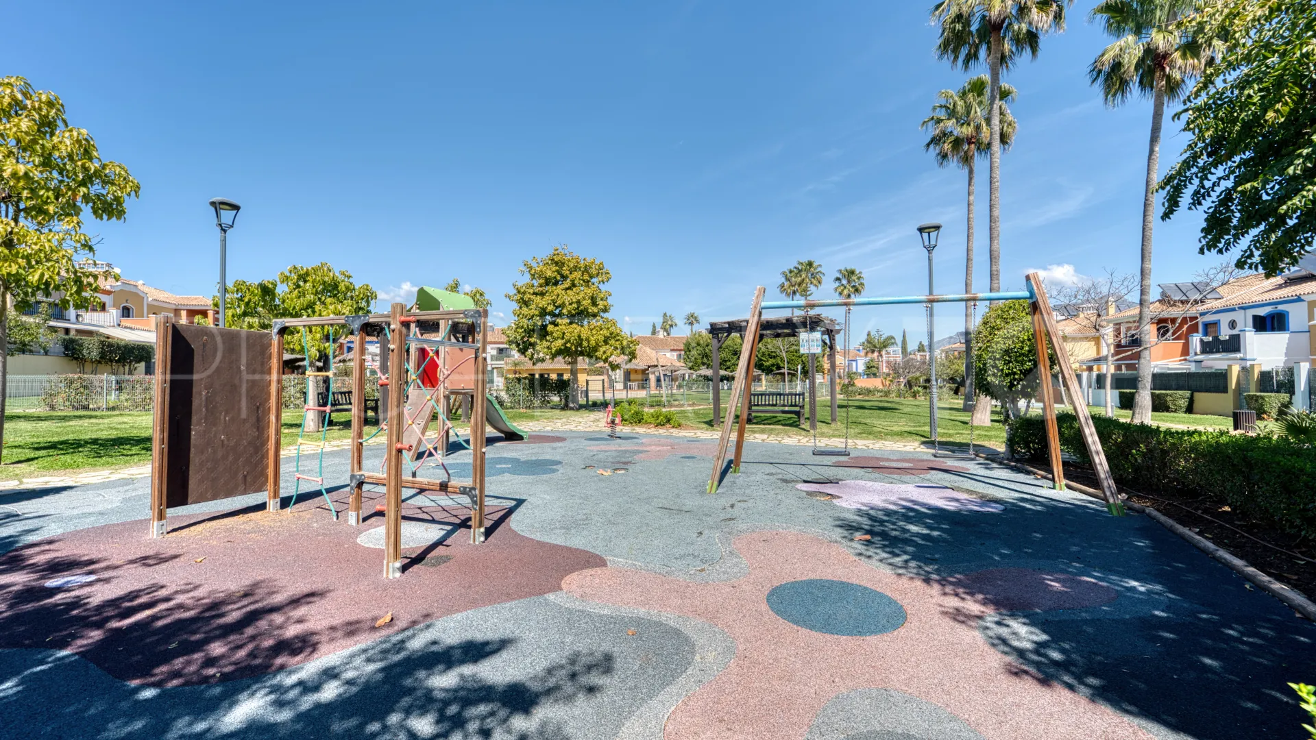 For sale house in Guadalmina Alta with 5 bedrooms