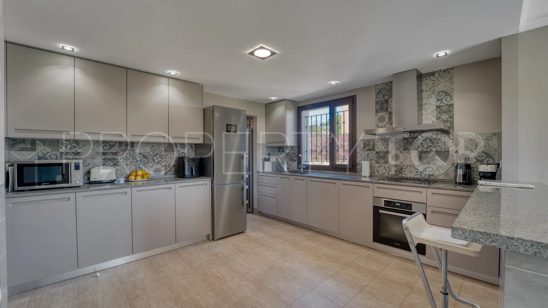 For sale house in Guadalmina Alta with 5 bedrooms
