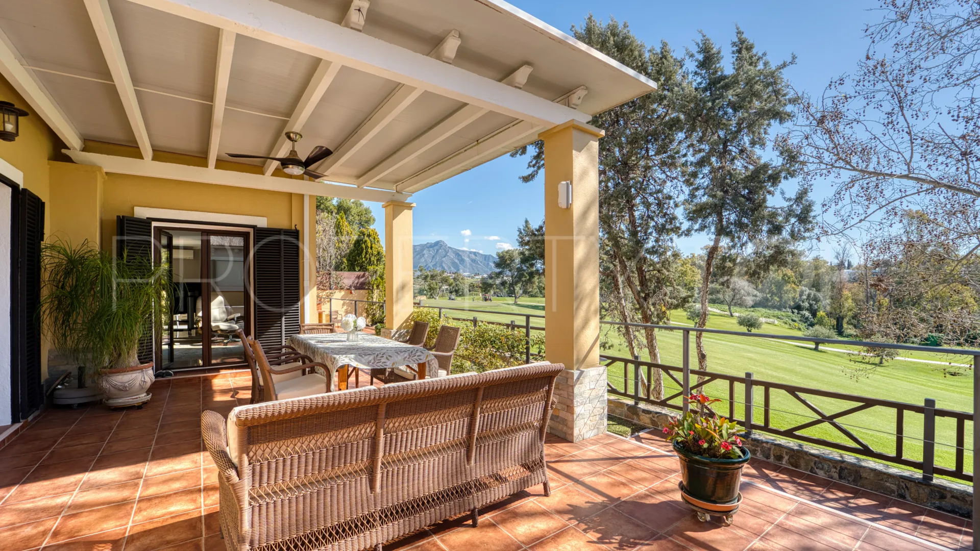 For sale house in Guadalmina Alta with 5 bedrooms