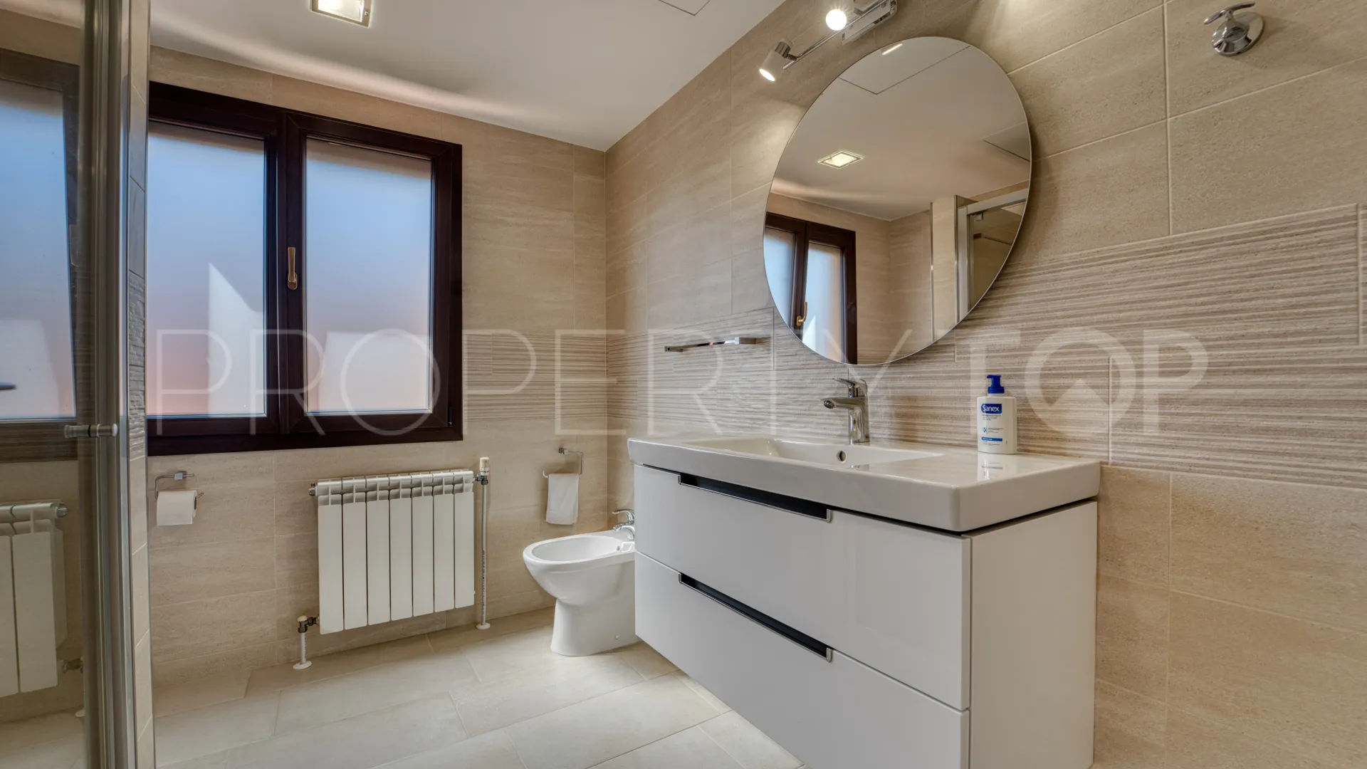 For sale house in Guadalmina Alta with 5 bedrooms