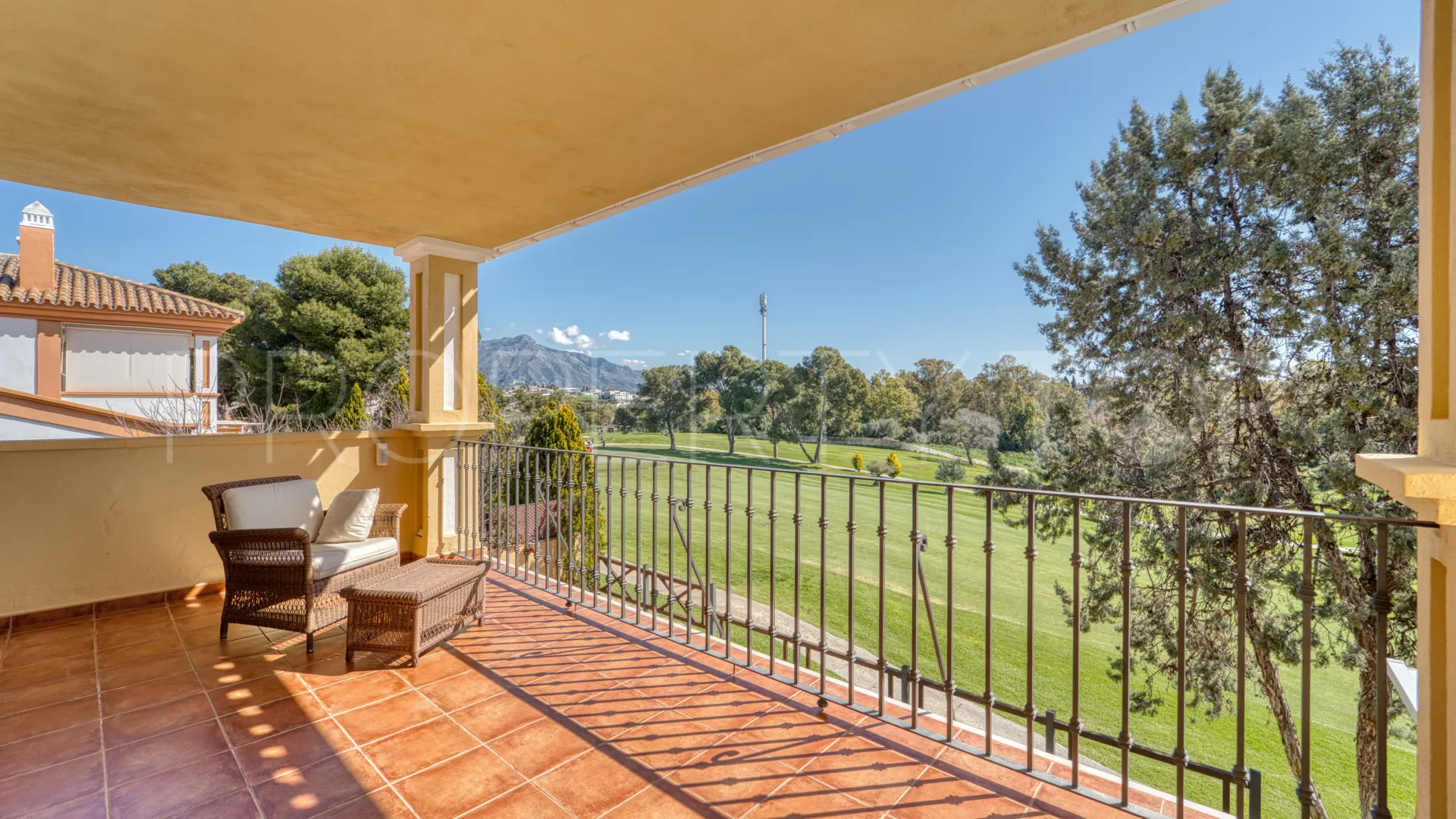 For sale house in Guadalmina Alta with 5 bedrooms
