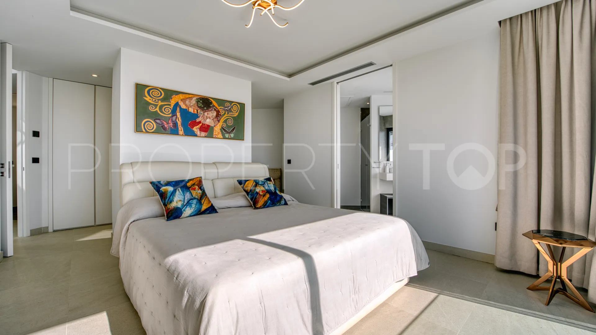 Town house for sale in The Island