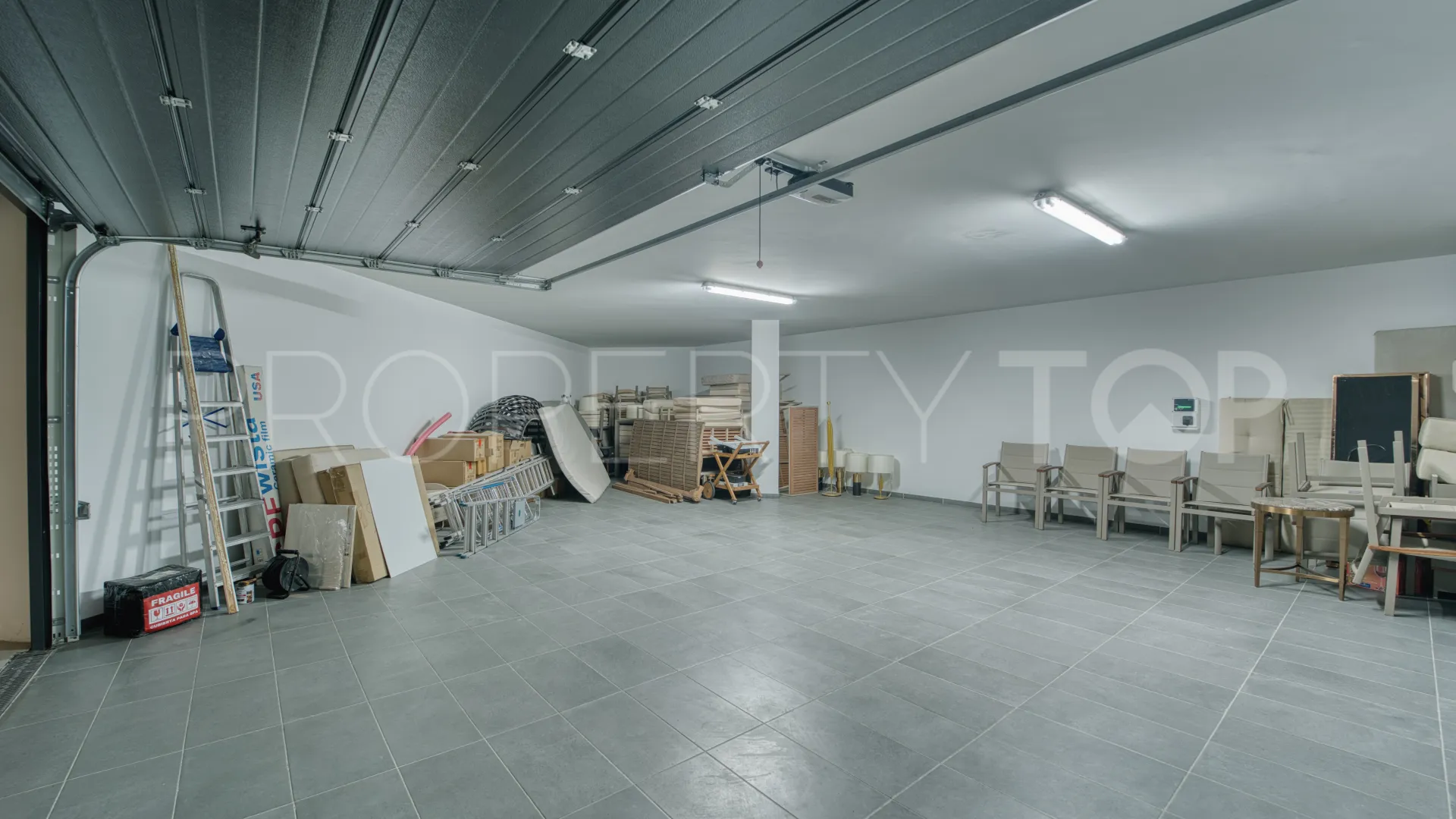 Town house for sale in The Island