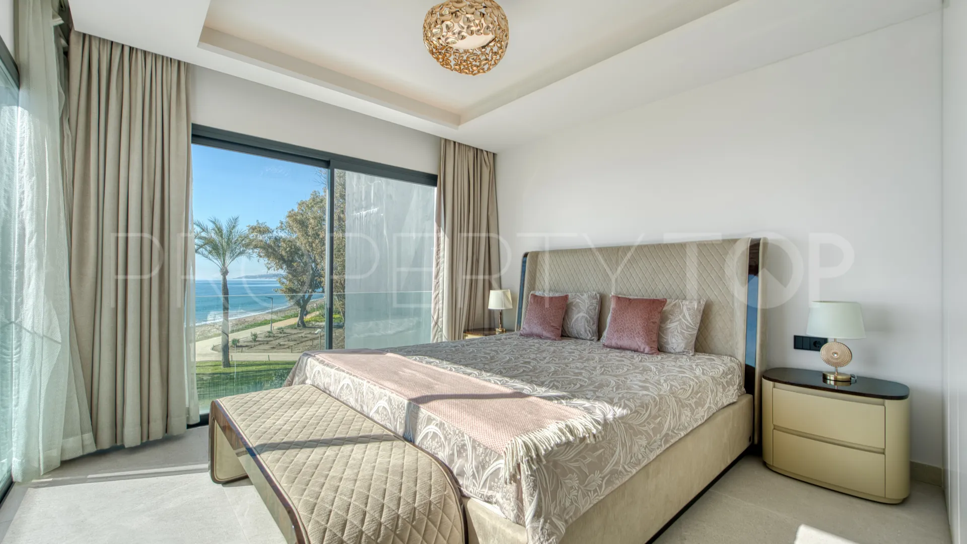 Town house for sale in The Island