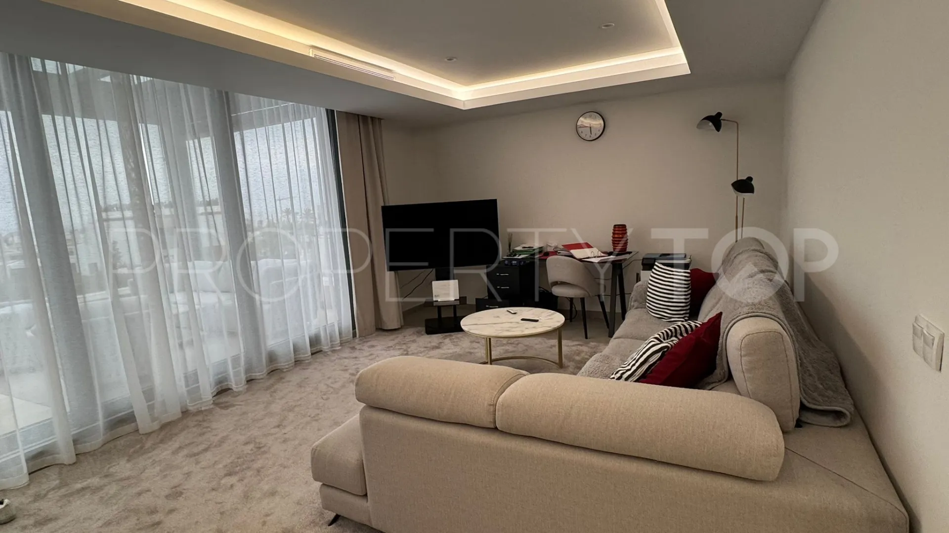 2 bedrooms penthouse in Estepona for sale