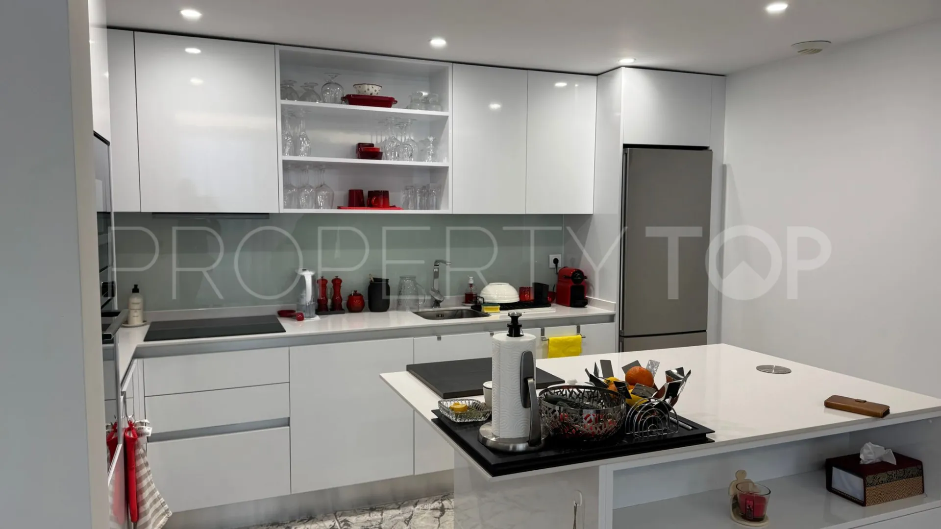 2 bedrooms penthouse in Estepona for sale