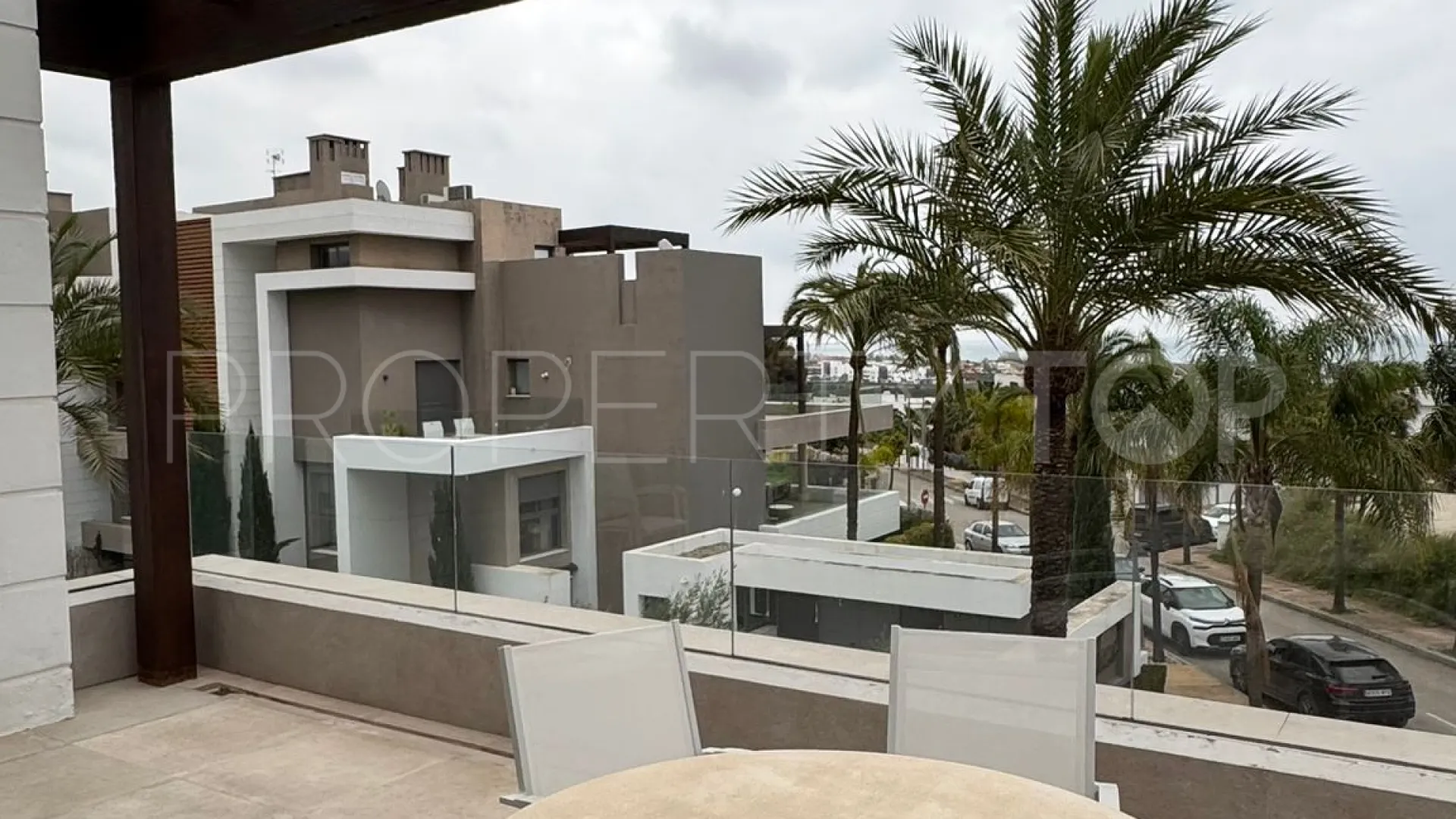 2 bedrooms penthouse in Estepona for sale