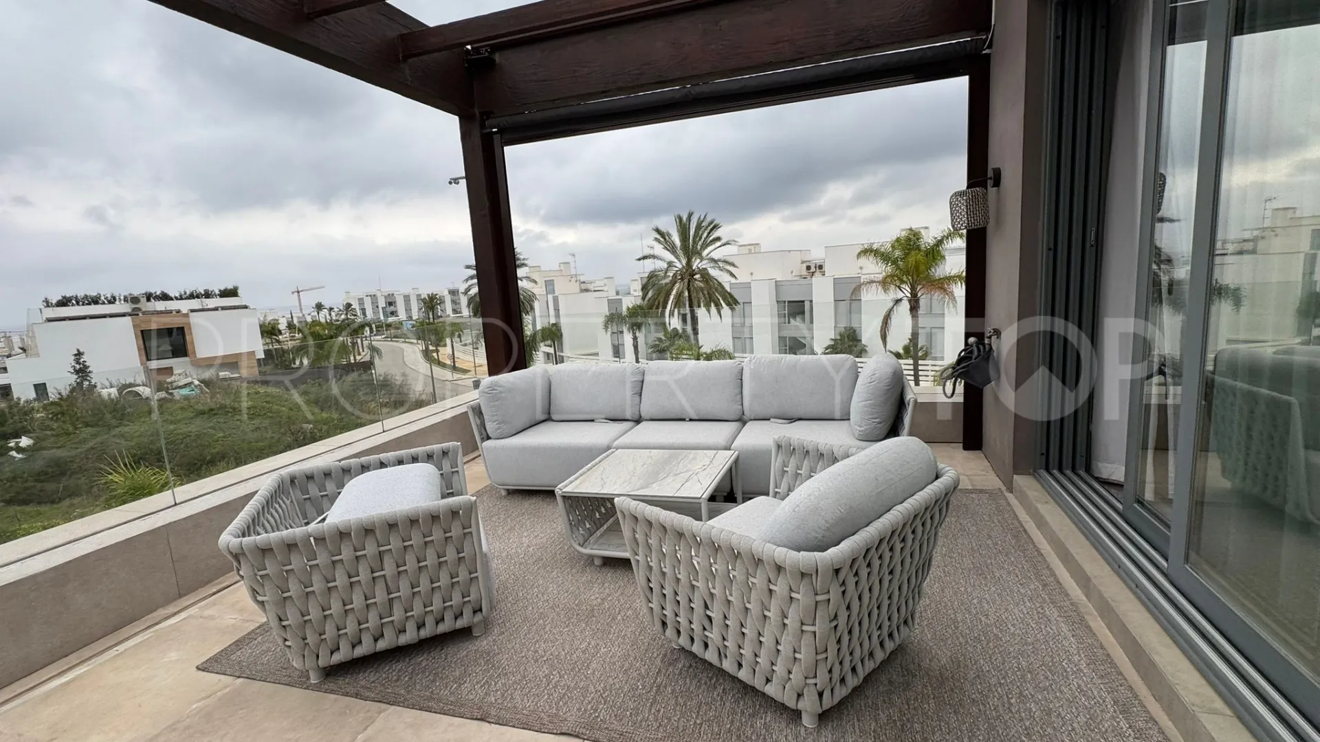 2 bedrooms penthouse in Estepona for sale