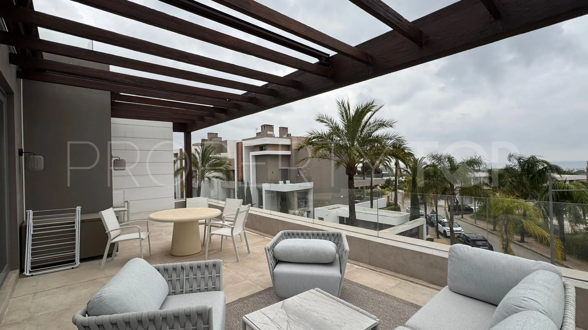 2 bedrooms penthouse in Estepona for sale