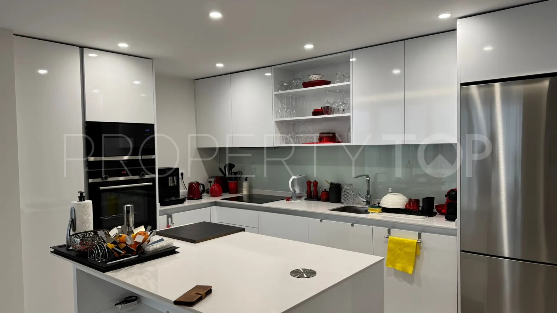 2 bedrooms penthouse in Estepona for sale