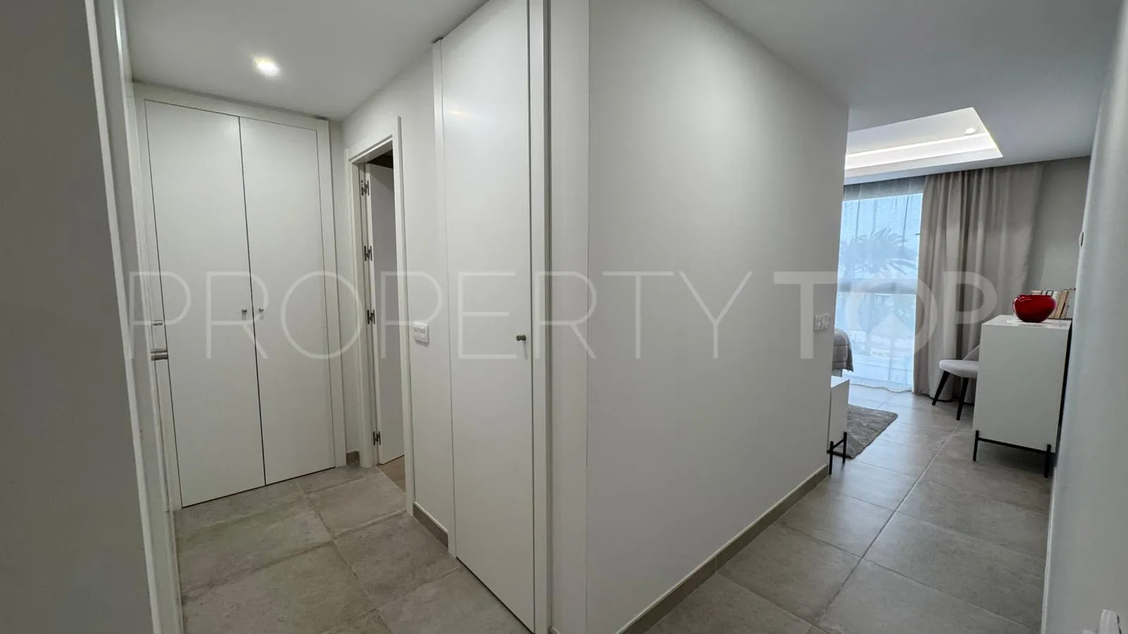2 bedrooms penthouse in Estepona for sale