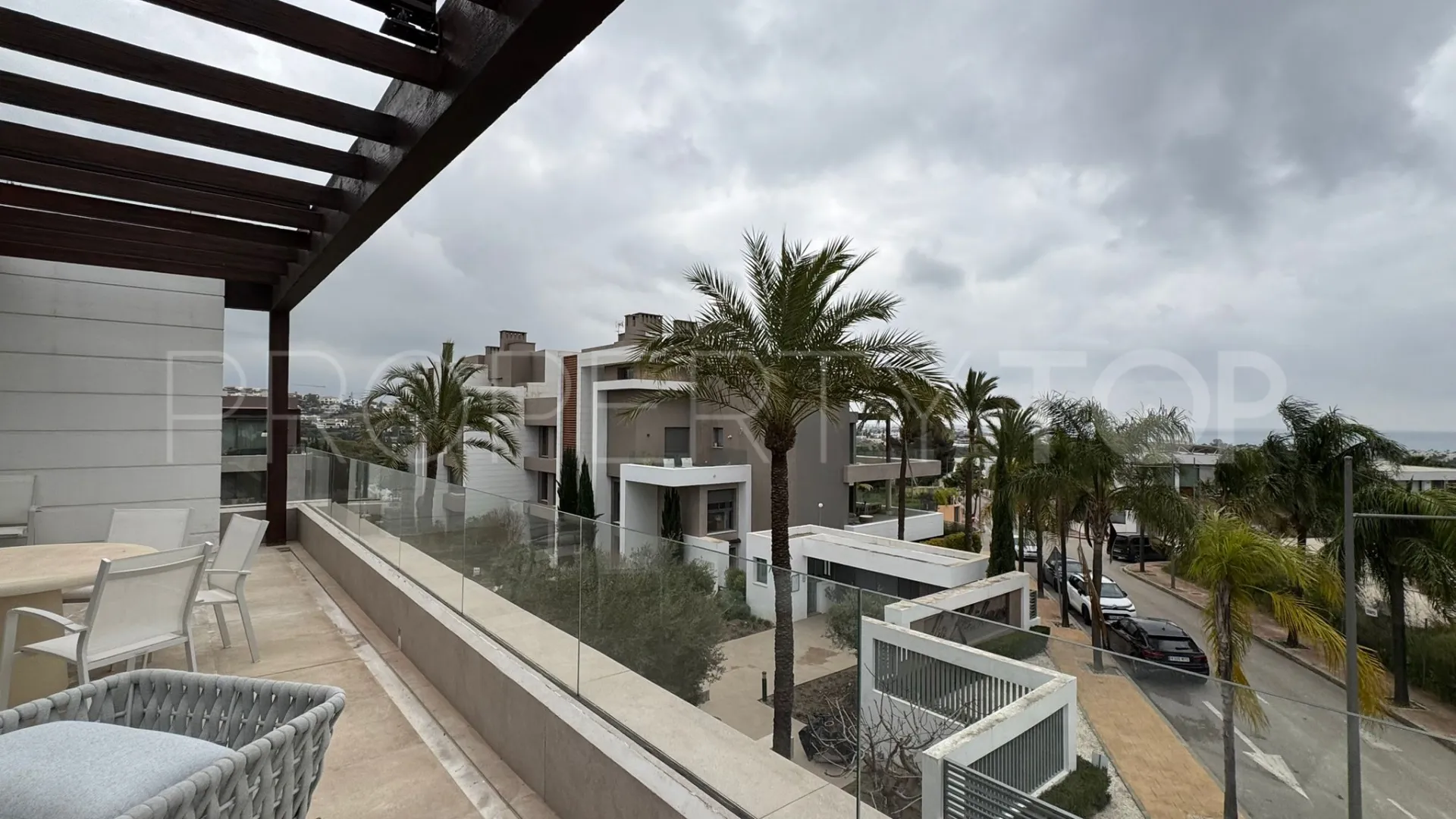 2 bedrooms penthouse in Estepona for sale