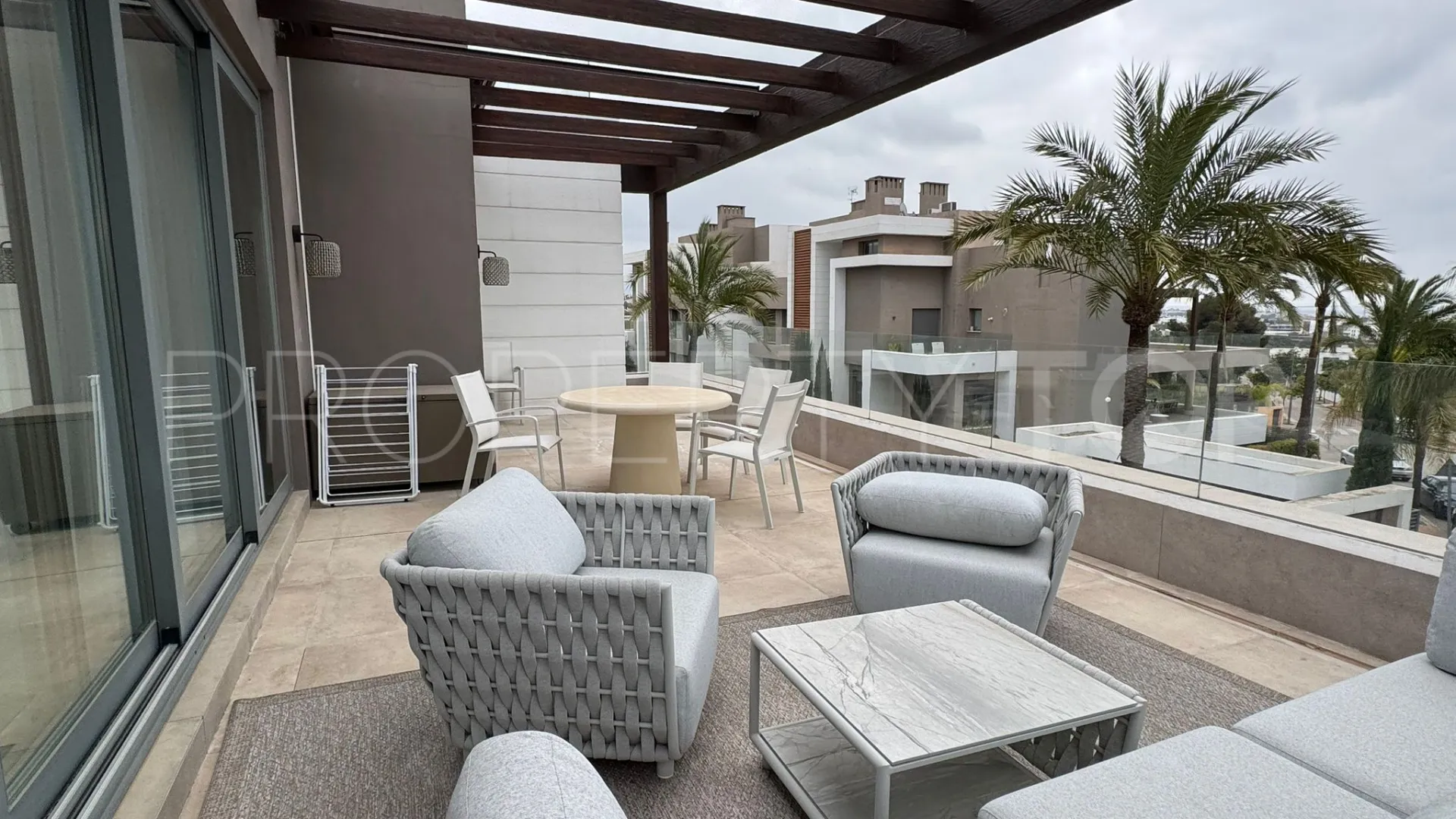 2 bedrooms penthouse in Estepona for sale