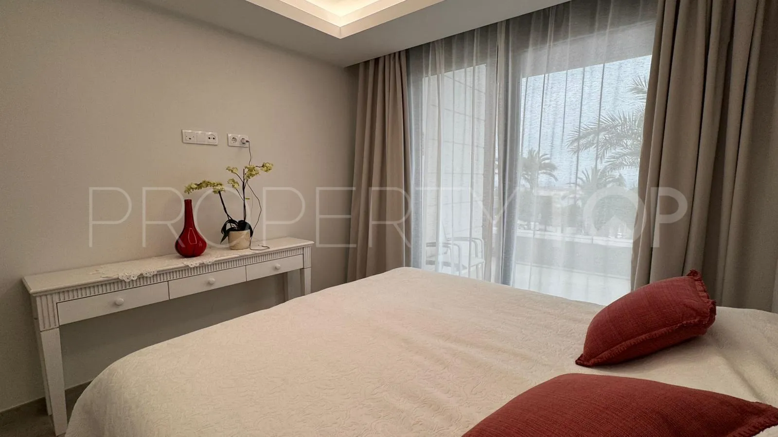 2 bedrooms penthouse in Estepona for sale
