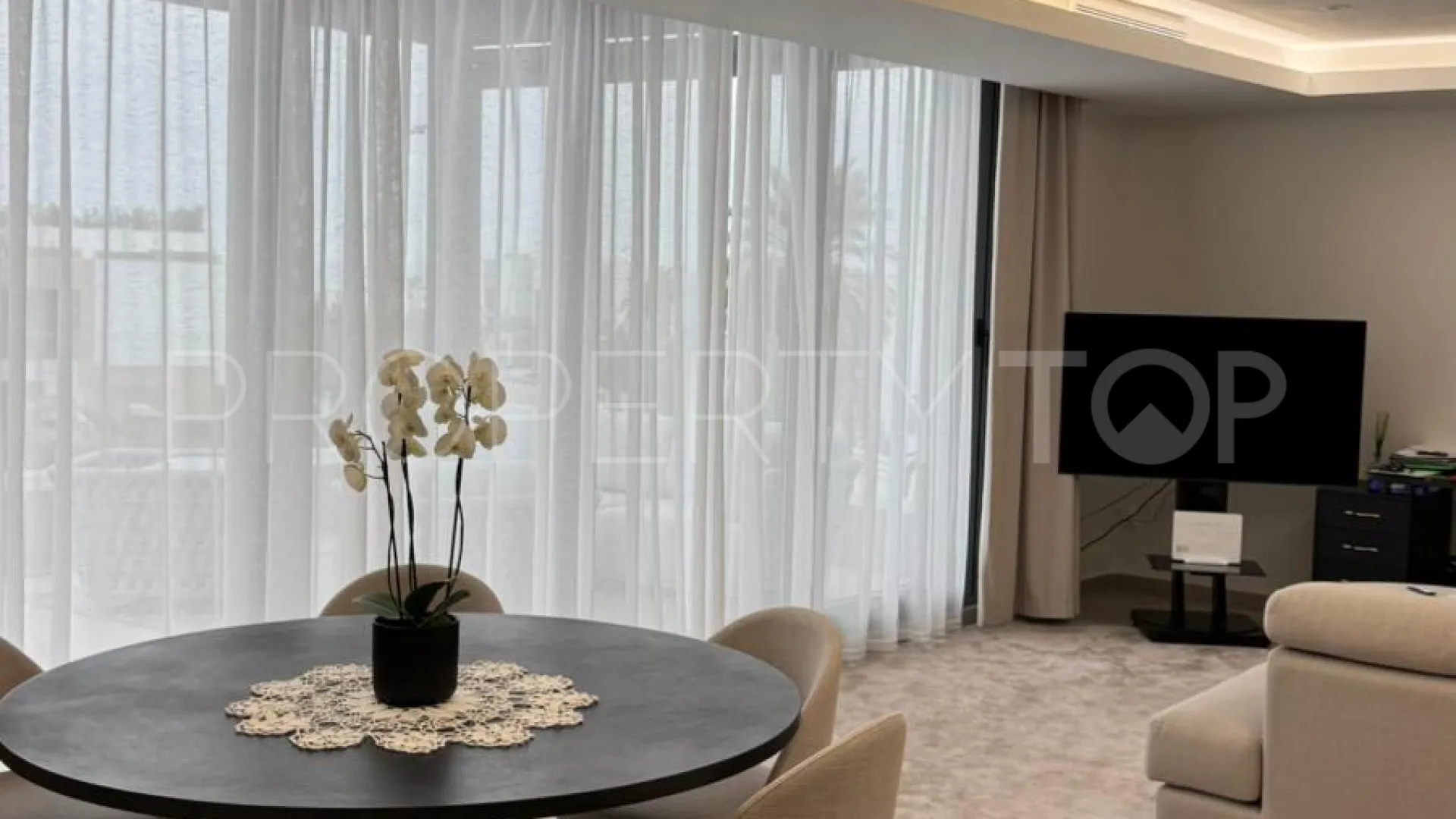 2 bedrooms penthouse in Estepona for sale