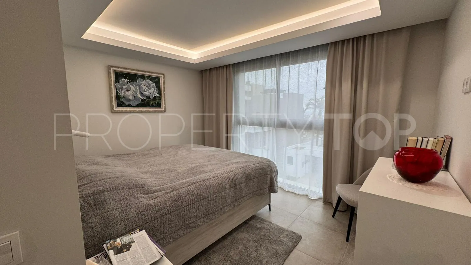 2 bedrooms penthouse in Estepona for sale