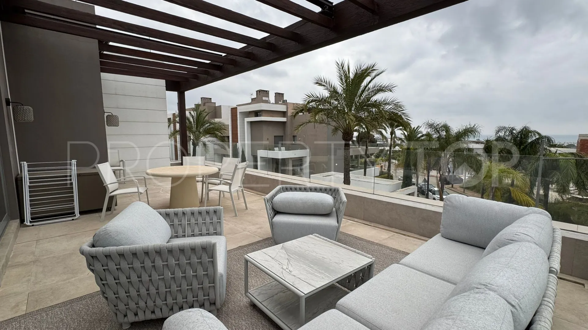2 bedrooms penthouse in Estepona for sale