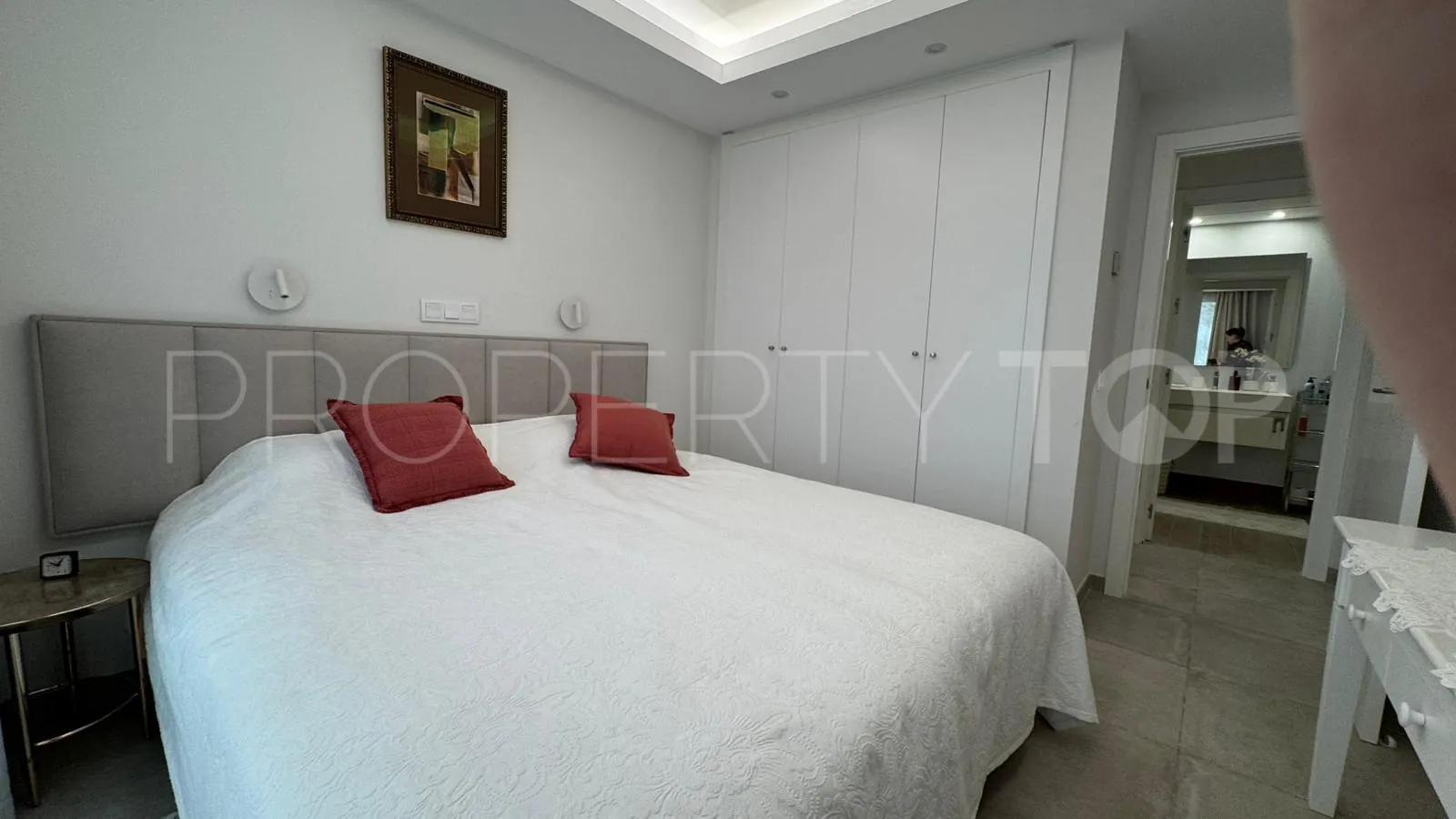 2 bedrooms penthouse in Estepona for sale