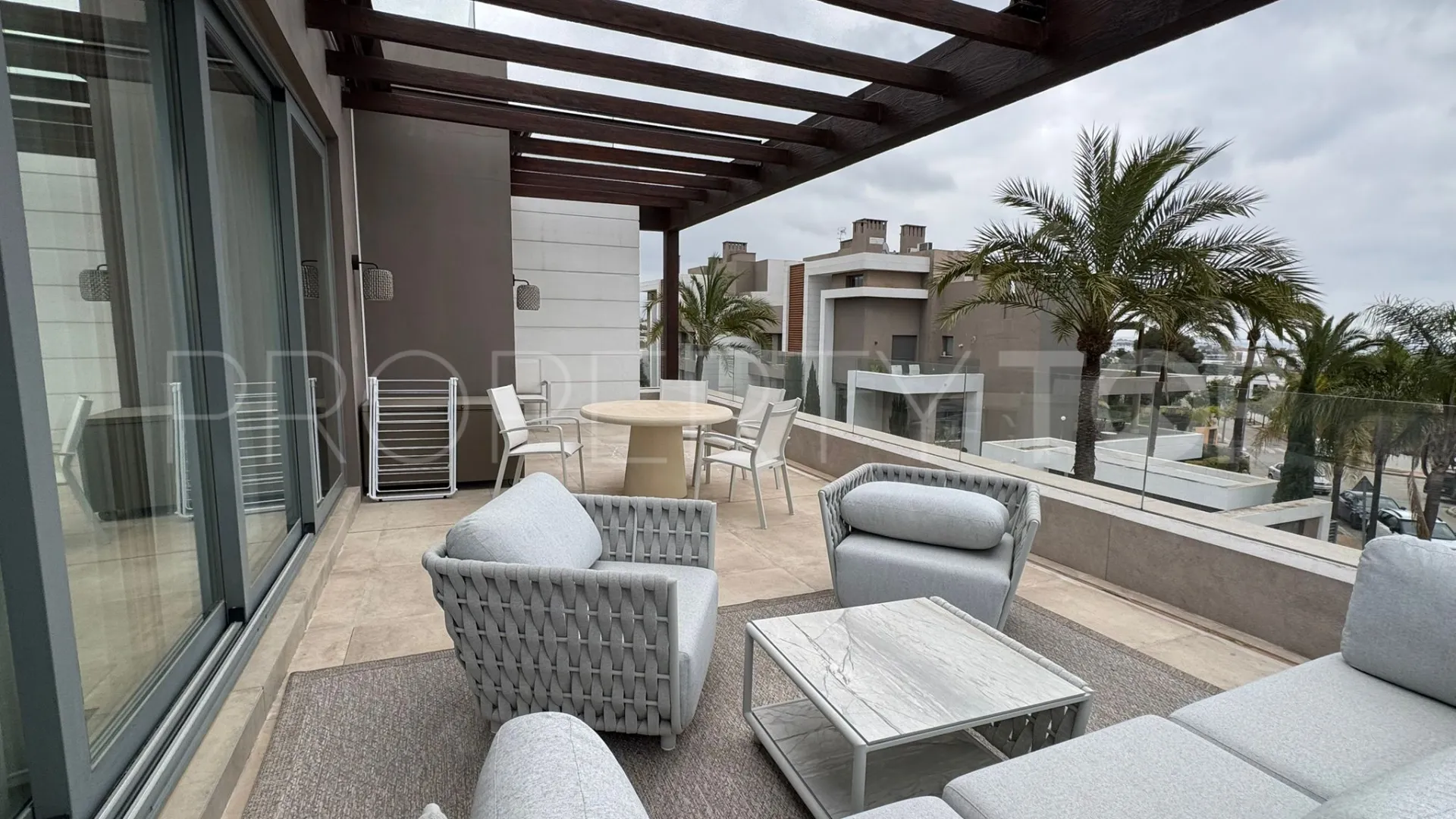 2 bedrooms penthouse in Estepona for sale