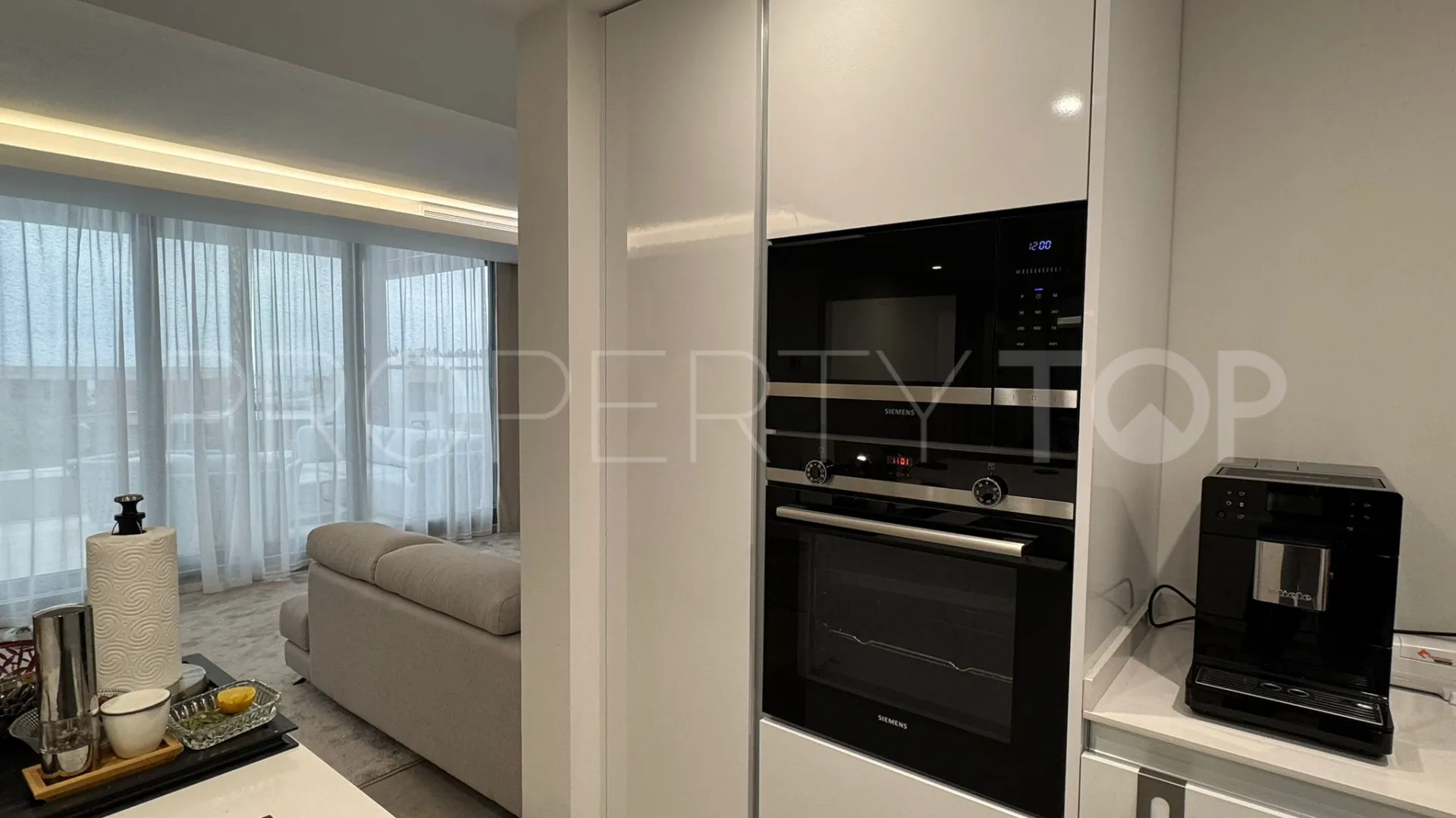 2 bedrooms penthouse in Estepona for sale