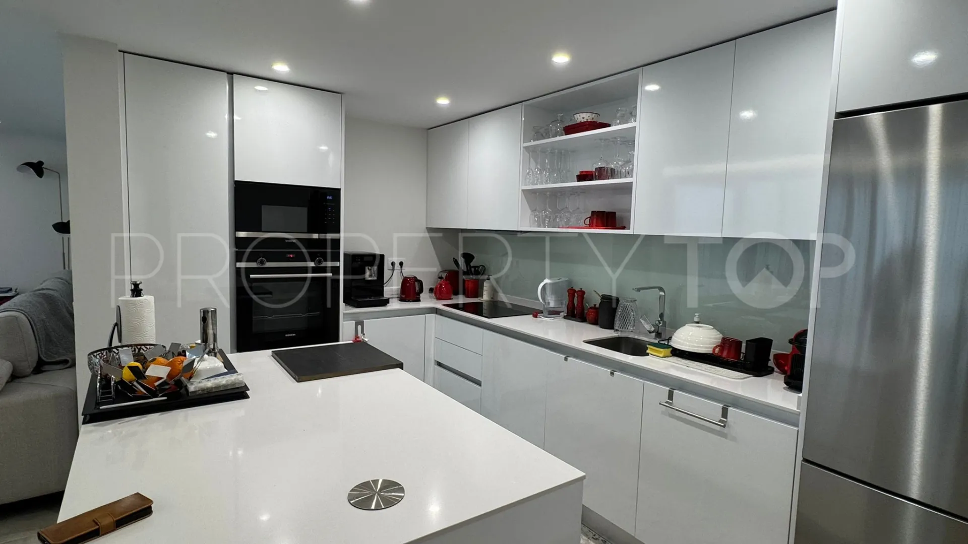 2 bedrooms penthouse in Estepona for sale