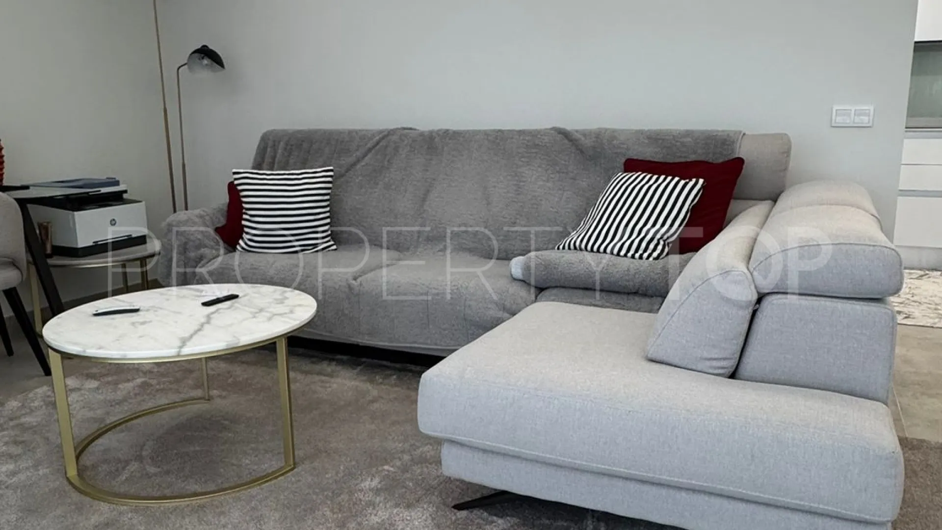 2 bedrooms penthouse in Estepona for sale