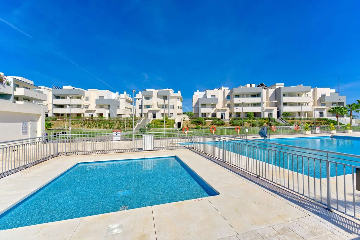 Buy ground floor apartment in Estepona