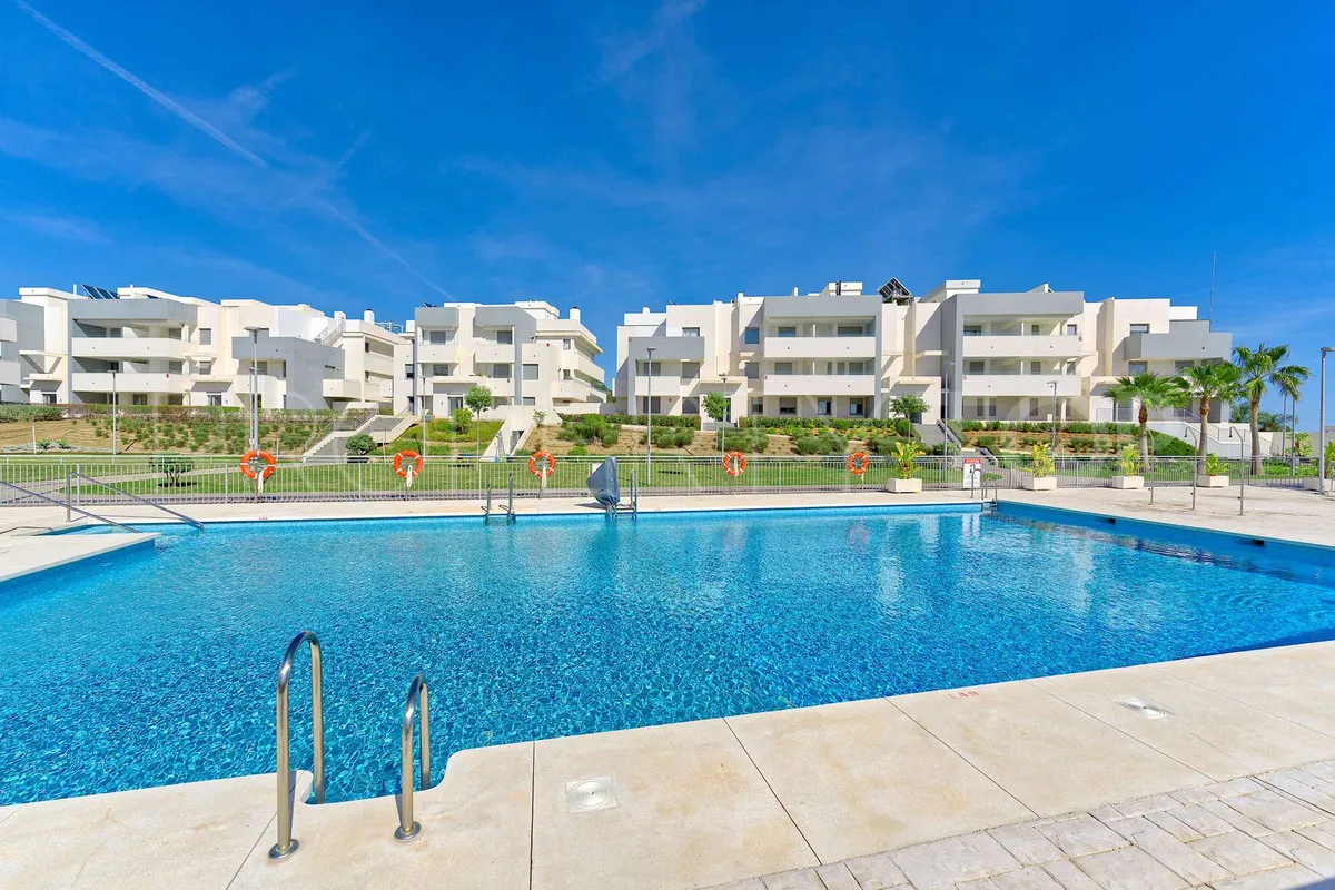 Buy ground floor apartment in Estepona
