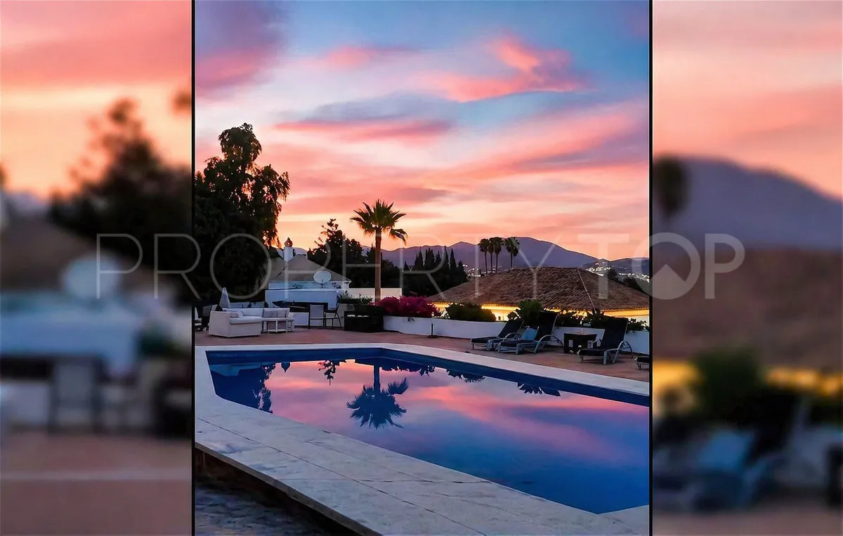 5 bedrooms Nueva Andalucia villa for sale