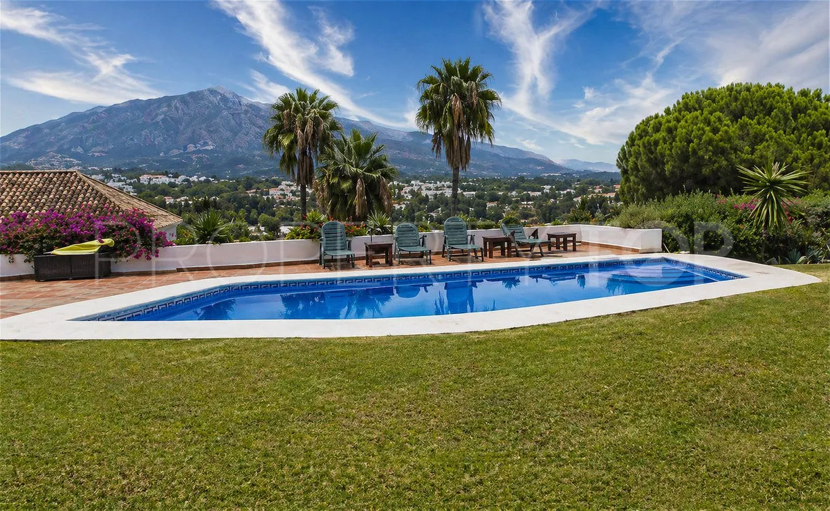 5 bedrooms Nueva Andalucia villa for sale