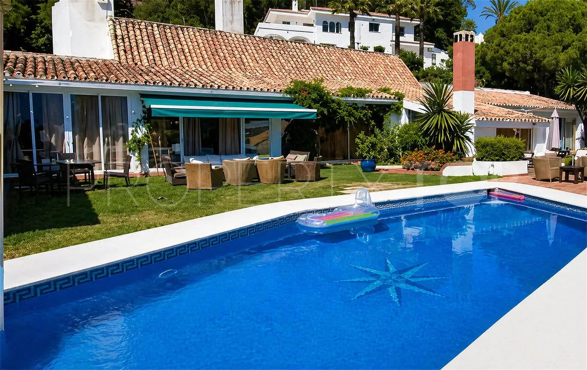 5 bedrooms Nueva Andalucia villa for sale