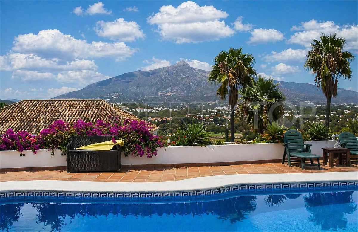 5 bedrooms Nueva Andalucia villa for sale