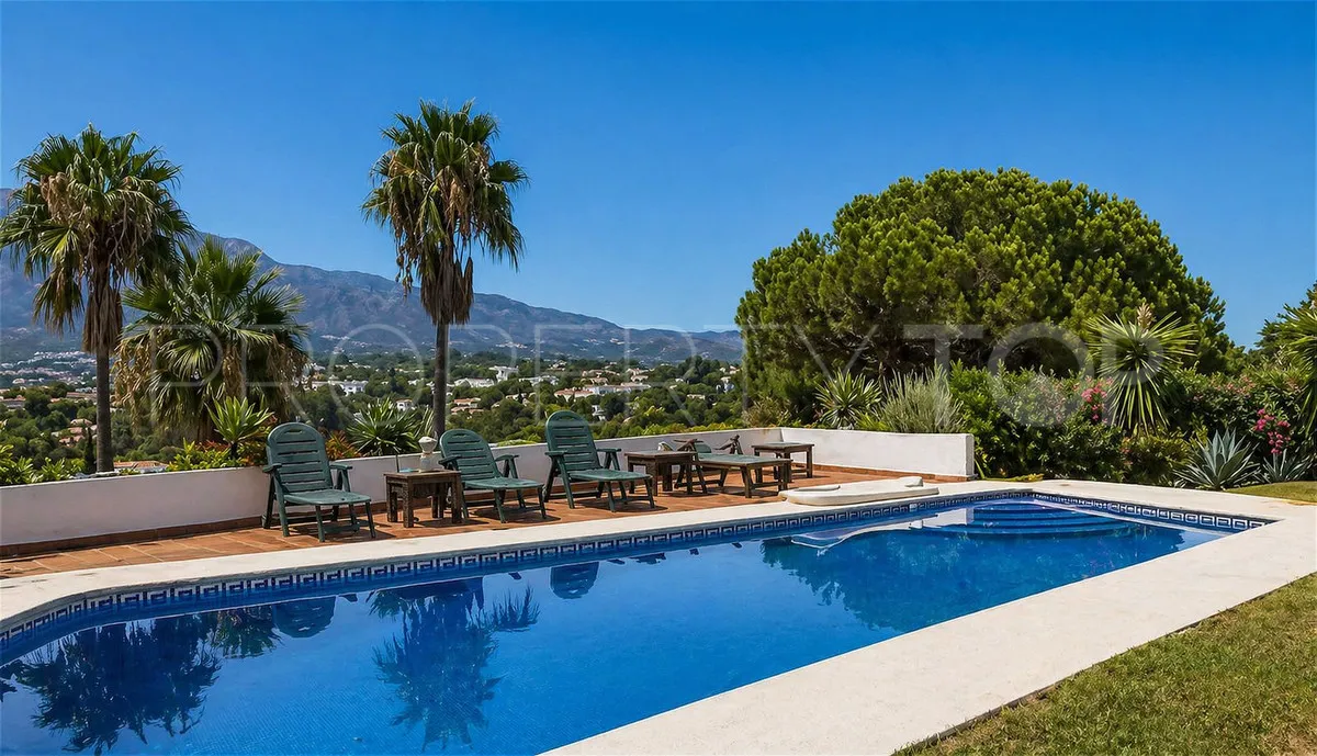 5 bedrooms Nueva Andalucia villa for sale