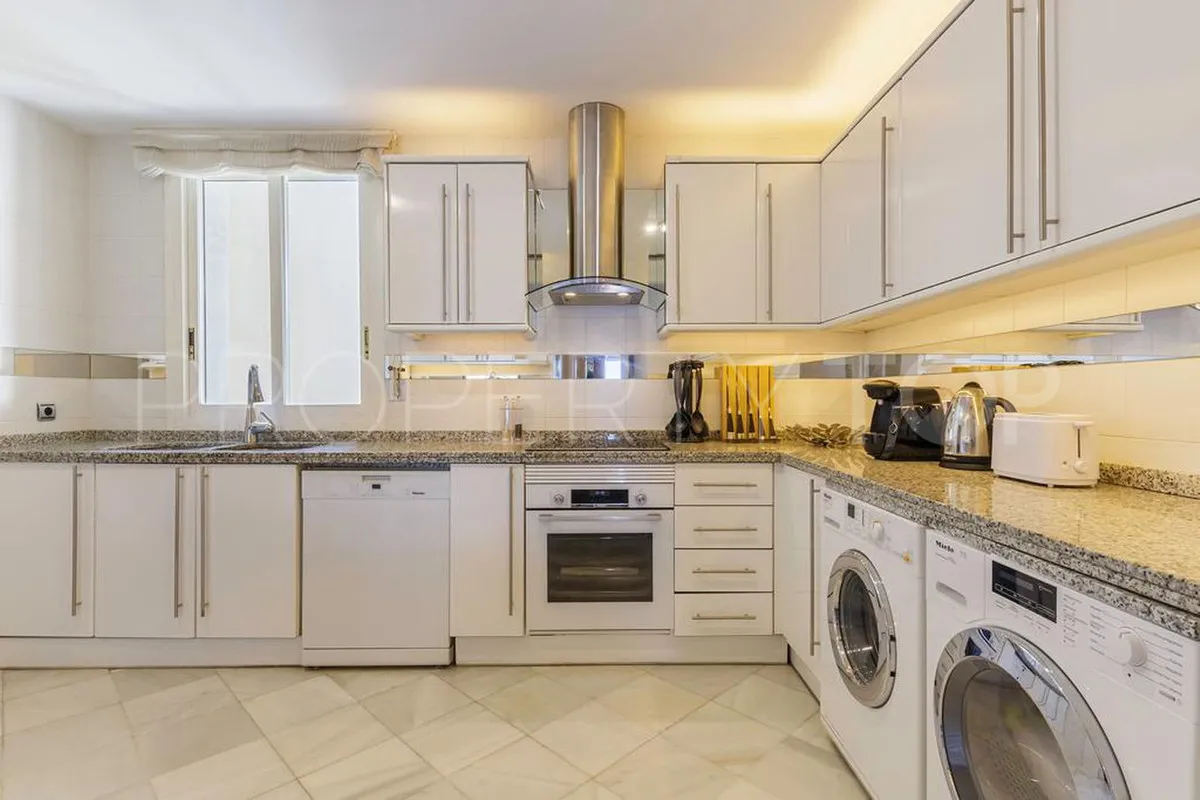 For sale 3 bedrooms apartment in Marbella - Puerto Banus