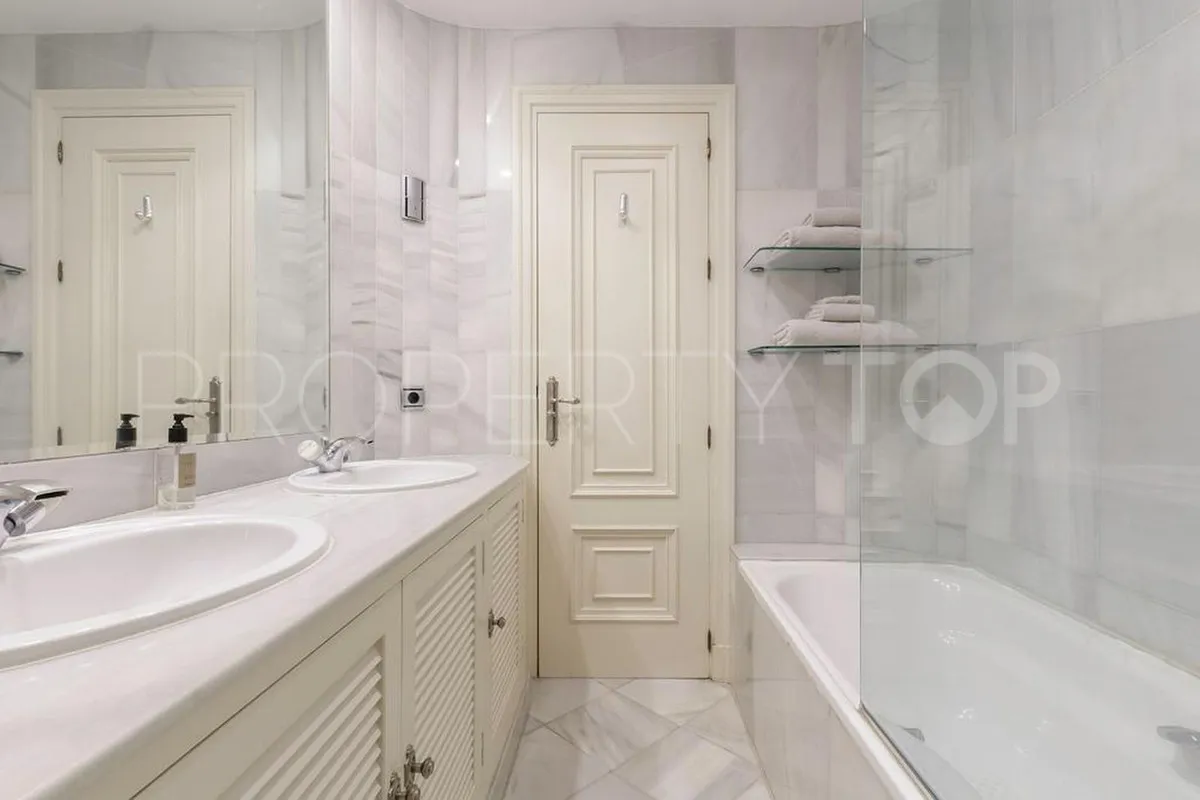 For sale 3 bedrooms apartment in Marbella - Puerto Banus