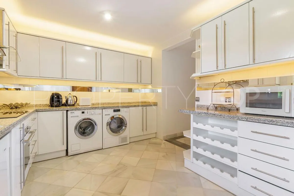 For sale 3 bedrooms apartment in Marbella - Puerto Banus