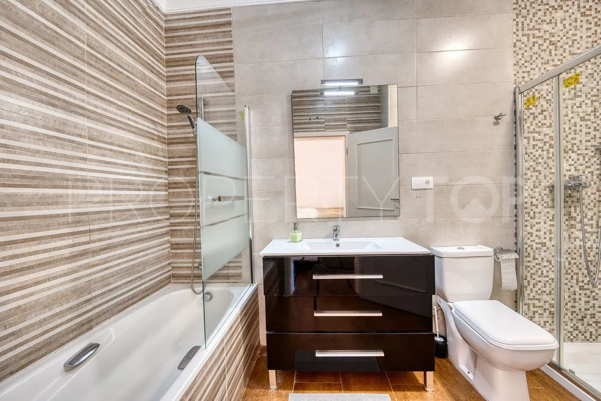 Villa for sale in Elviria with 8 bedrooms