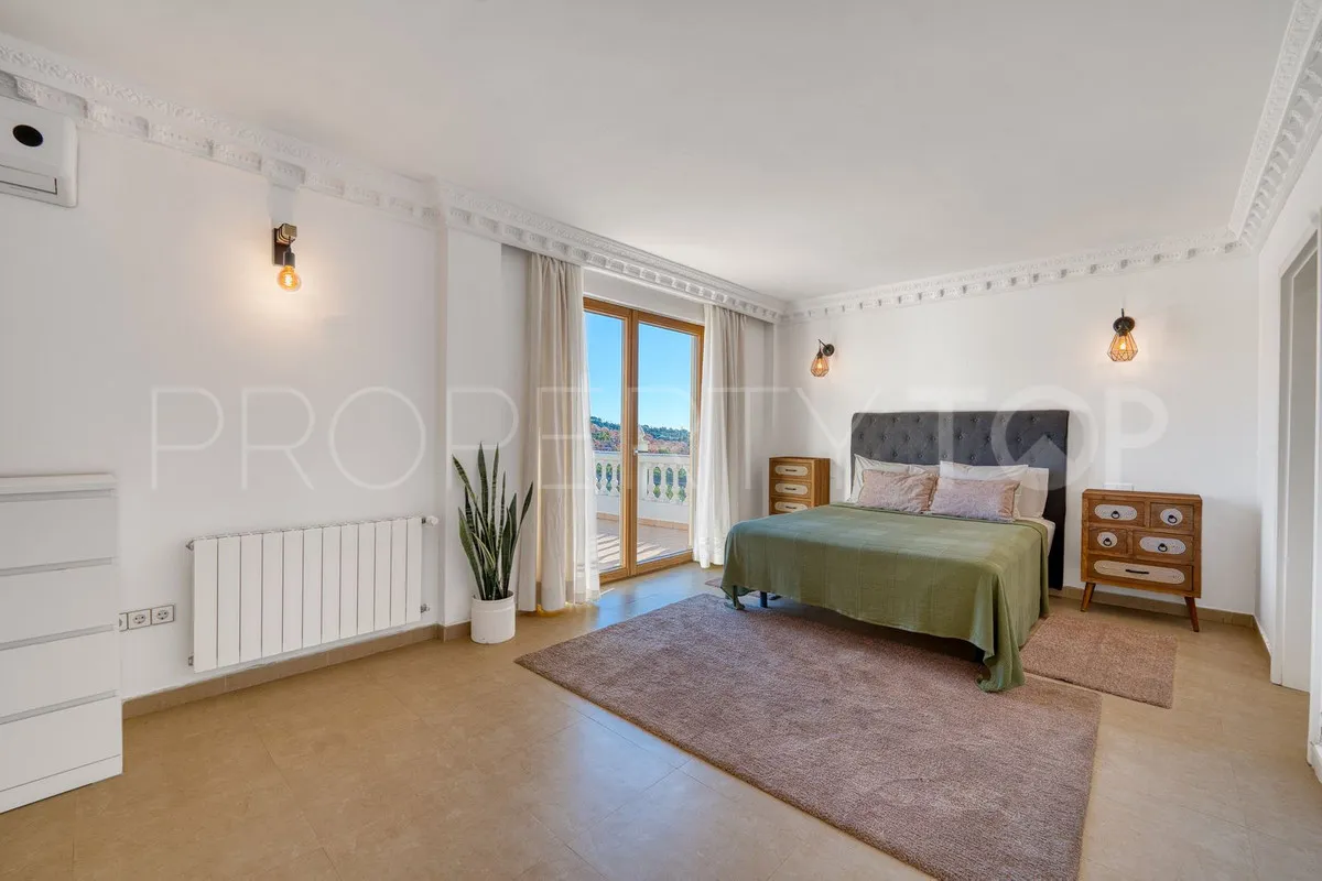 Villa for sale in Elviria with 8 bedrooms