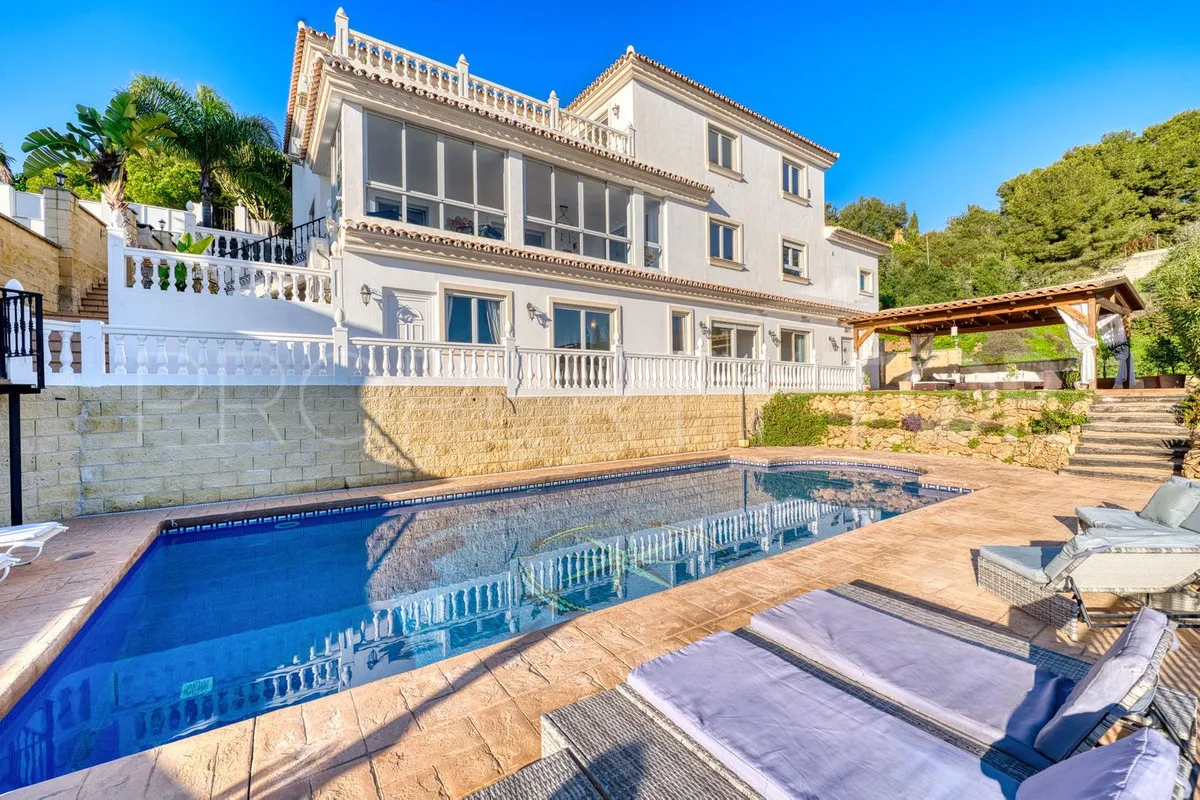 Villa for sale in Elviria with 8 bedrooms