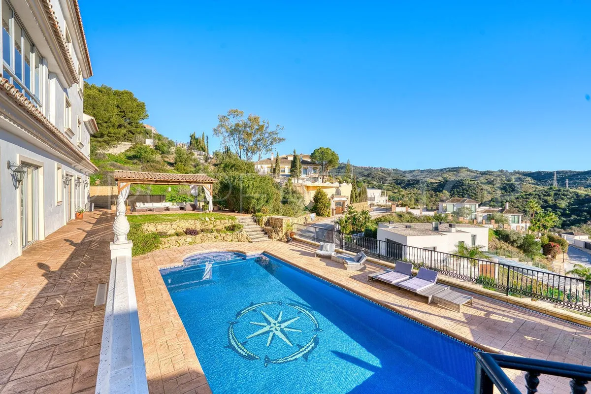 Villa for sale in Elviria with 8 bedrooms