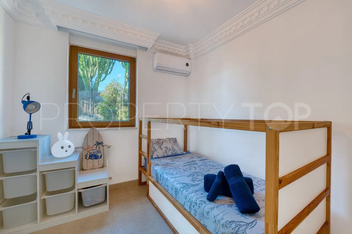 Villa for sale in Elviria with 8 bedrooms