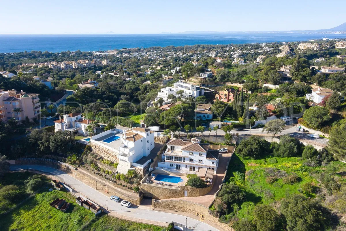 Villa for sale in Elviria with 8 bedrooms