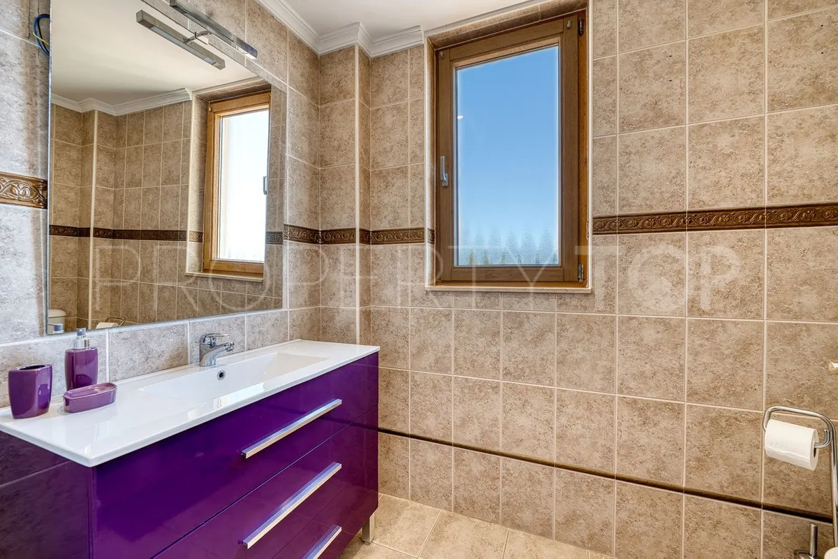 Villa for sale in Elviria with 8 bedrooms