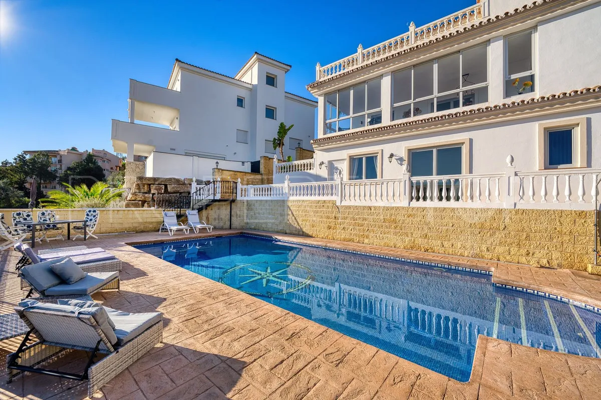 Villa for sale in Elviria with 8 bedrooms