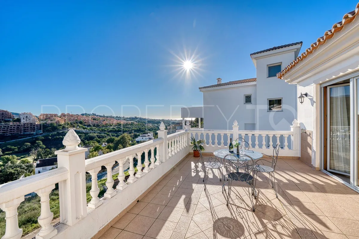Villa for sale in Elviria with 8 bedrooms