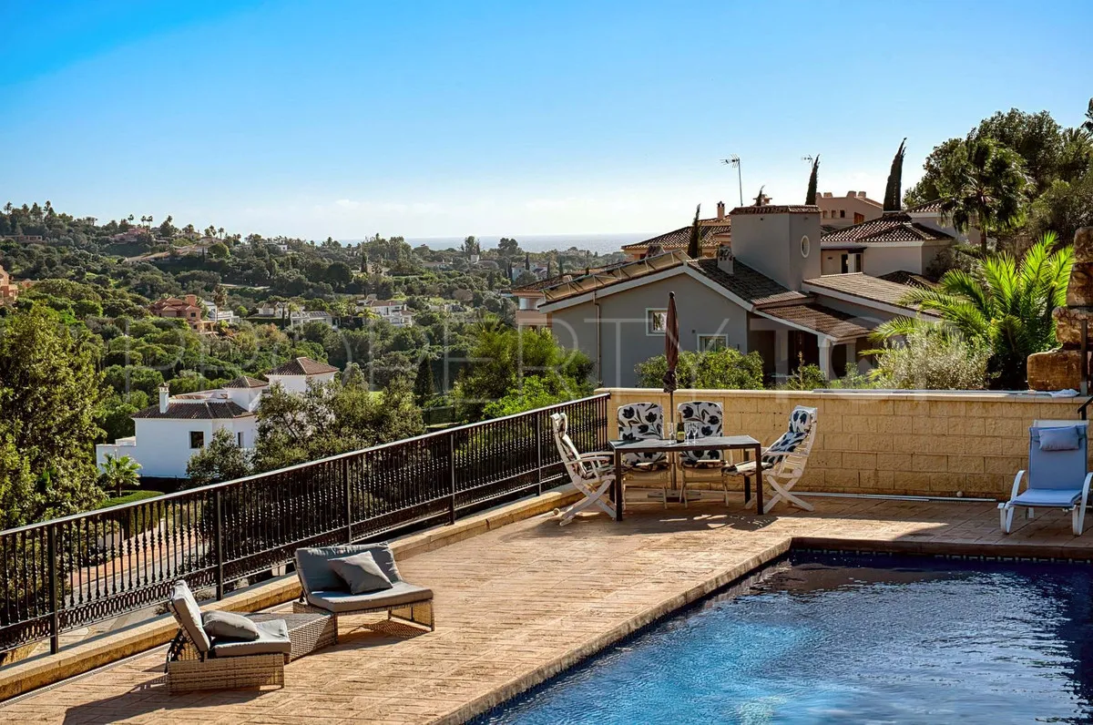Villa for sale in Elviria with 8 bedrooms