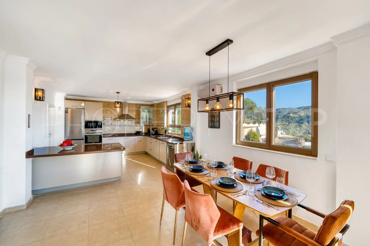 Villa for sale in Elviria with 8 bedrooms